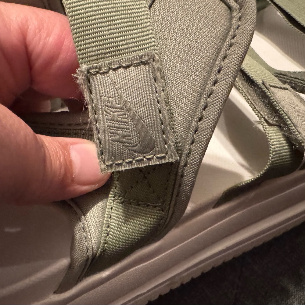 Stylish Green Strappy Sandals Nike Icon - Picture 7 of 9